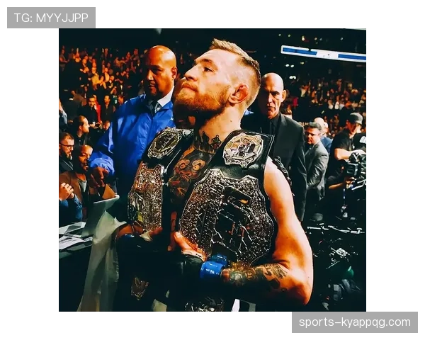 康纳·麦格雷戈半夜穿睡裤戴名表去超市结账，收银员那脸别提了