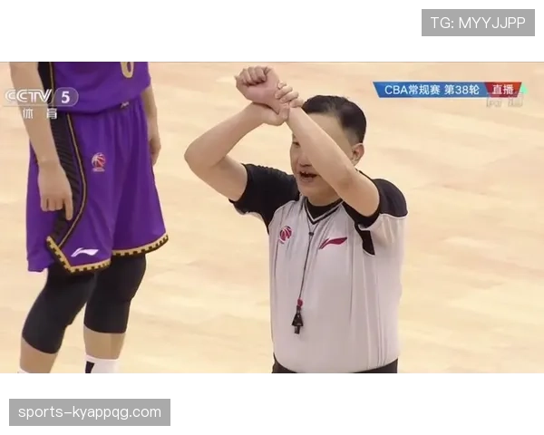 蹬踏动作在犯规判定中为何常被误判？裁判标准全解析
